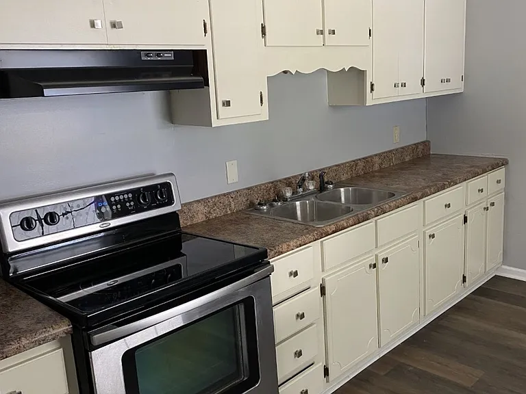 1200 Louisville St — Photo 1