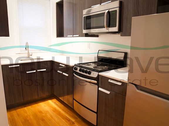 3rd image of 151 Park Dr #18