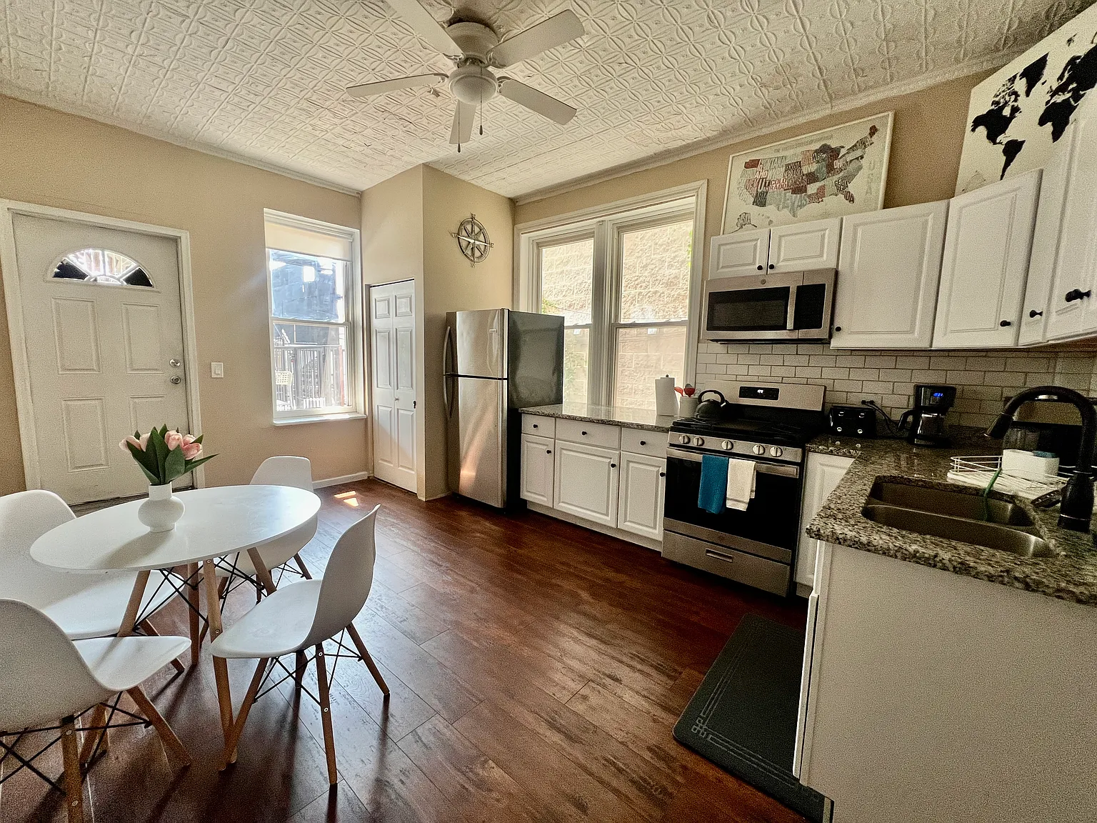 3 bed, 1200 sqft, $3,500 — Photo 1