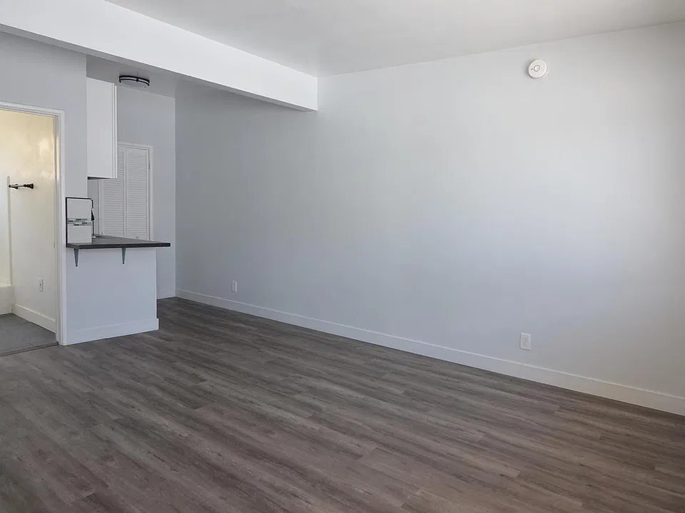 11981 Nebraska Ave #8