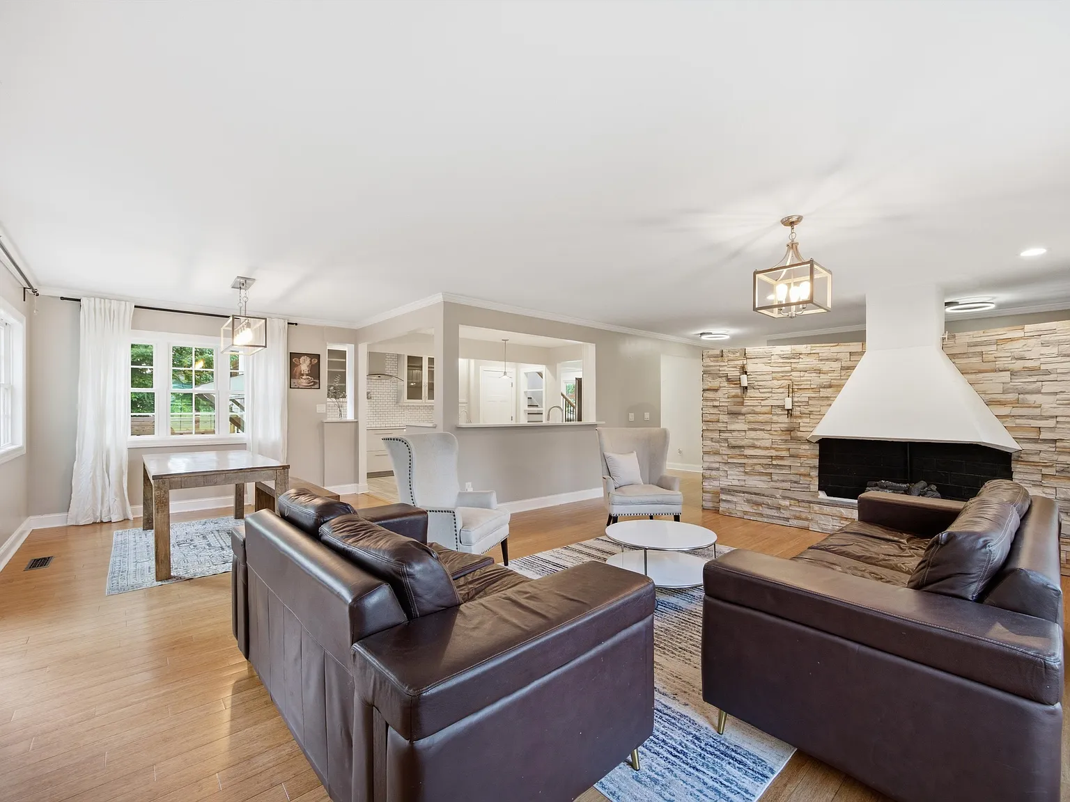 5 bed, 4188 sqft, $5,000 — Photo 3