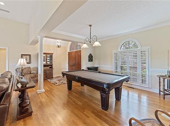 5th image of 3775 Pinecrest Dr NE
