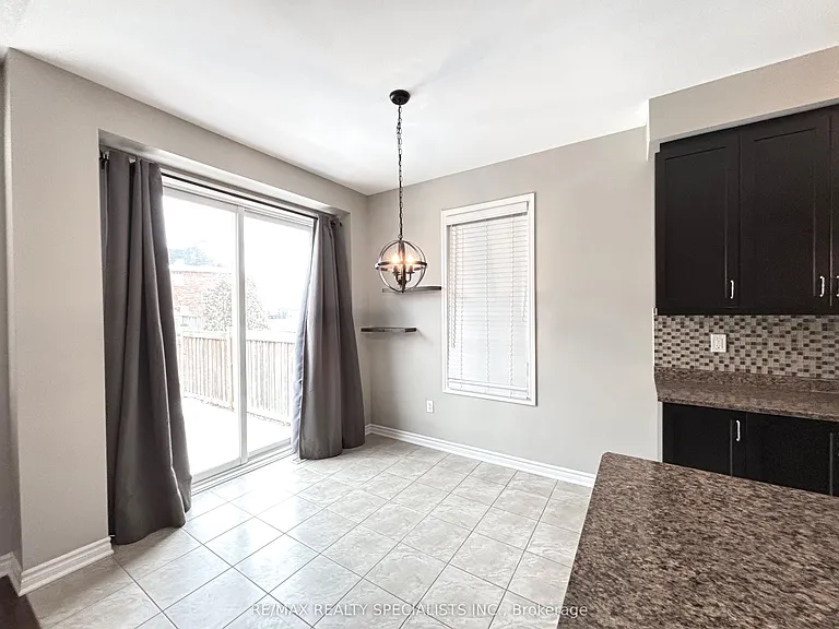 227 Spring Creek Dr — Photo 2