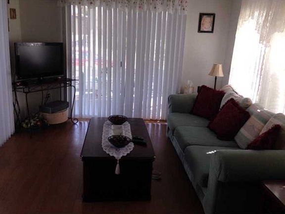 3rd image of 1031 Oriole Cir