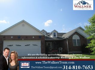 297 Maple Ridge Dr, Farmington, MO 63640