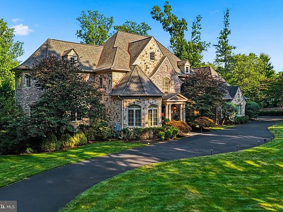 3rd image of 1239 Daleview Dr