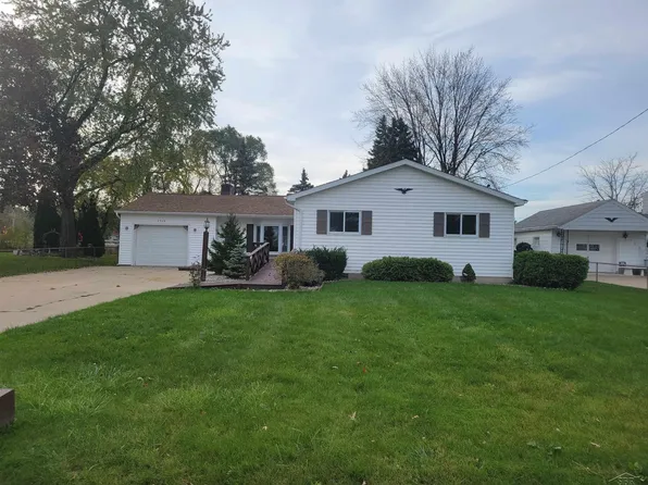 2968 Strieter Dr, Bay City, MI 48706