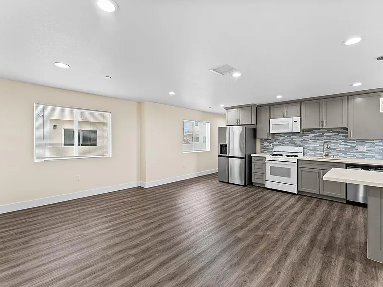 1029 S Montebello Blvd — Photo 48