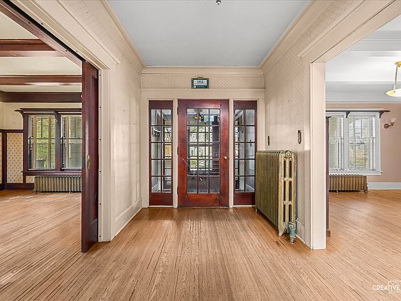 5th image of 427 E Benton St