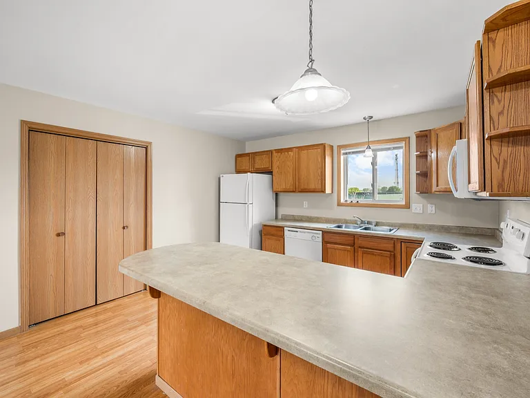 1508 Spruce Dr NE — Photo 6