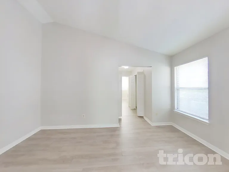 1313 Independence Dr — Photo 6