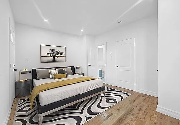 4th image of 1414 E 54th St #1FAM