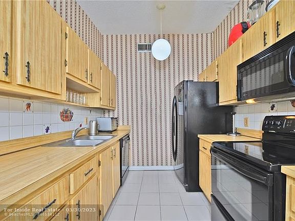 5th image of 3027 NW 204th Ter