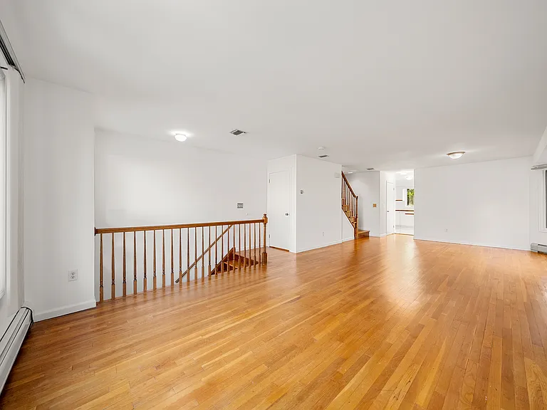 2462B E 7th St #B — Photo 7