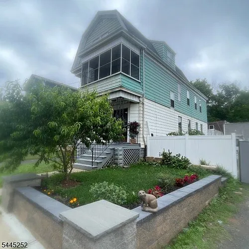 77 Franklin Ter #2 Photo 1