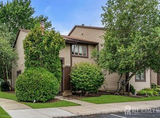 10 Chelsea Ct, Parlin, NJ 08859