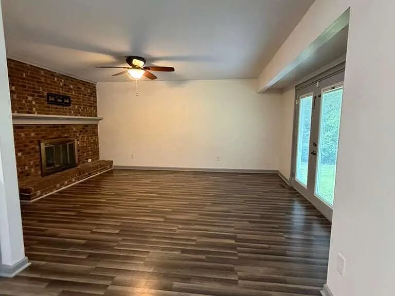 206 Little John Ln — Photo 10
