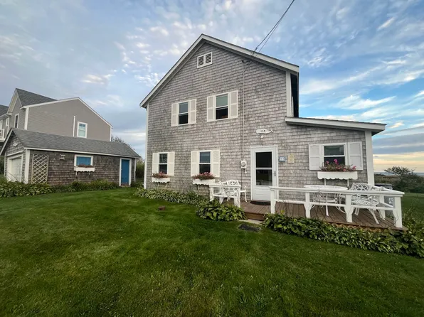 22 1st St, Westport, MA 02790