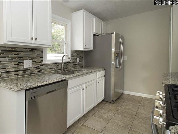 4th image of 85 Flora Dr