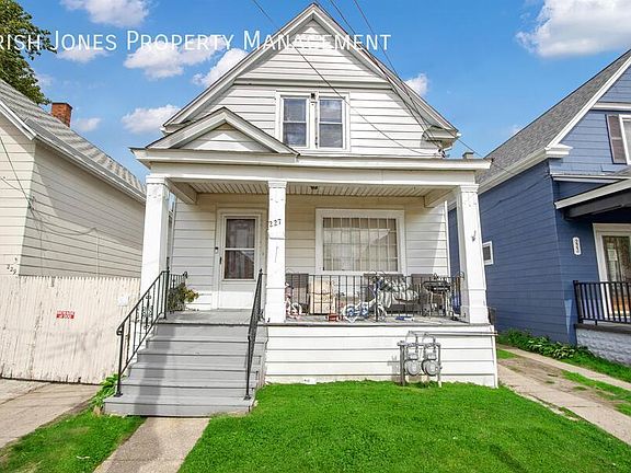 2nd image of 227 Barnard St