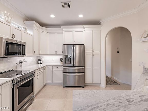 2nd image of 8186 Woodridge Pointe Dr