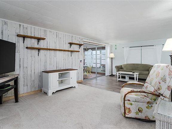 3rd image of 469 Riviera BLVD W