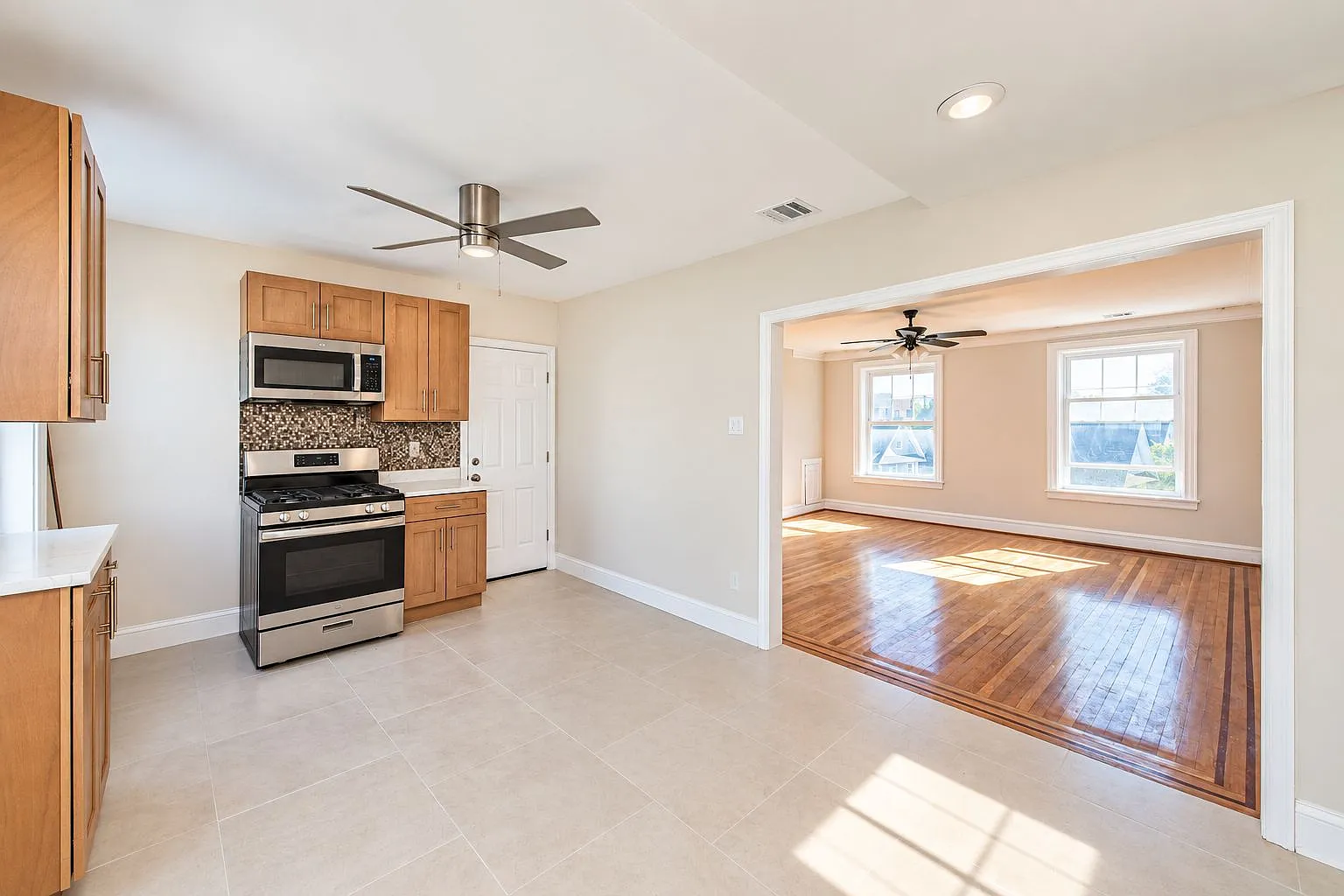 2 bed, 1113 sqft, $2,200 — Photo 3