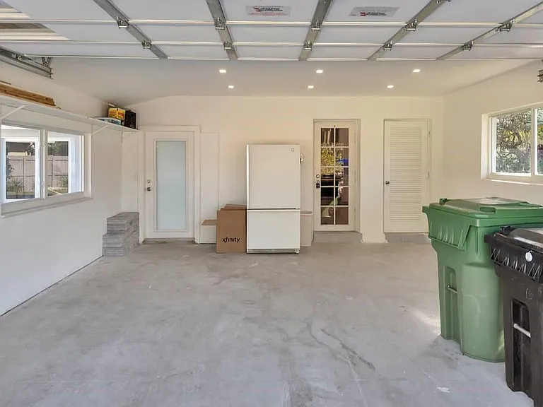 2417 Bayview Dr — Photo 48