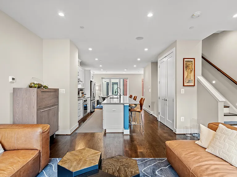 607 Slade Ct — Photo 5
