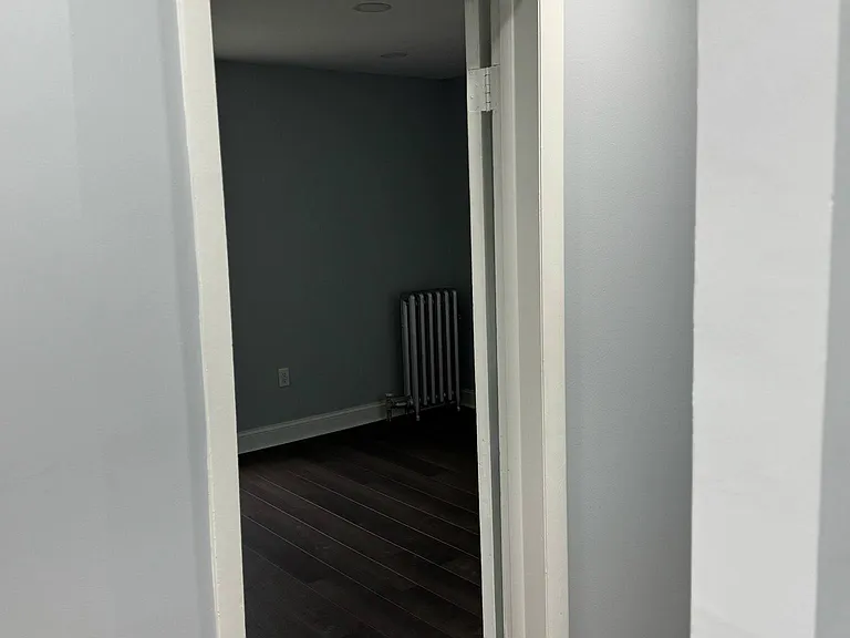 17 E 9th St #2 — Photo 11
