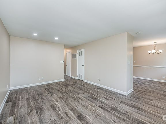 3rd image of 2517 Fairway Dr