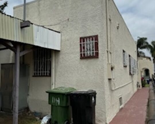 4th image of 114 W 94th St