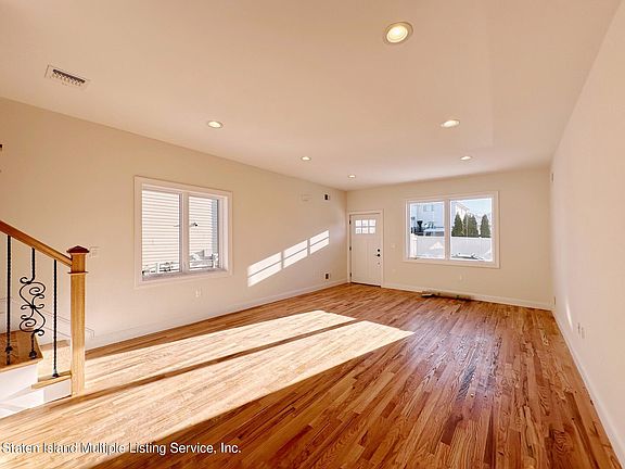4th image of 38 Greenway Ave