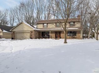 8374 Lasalle Ct, Grosse Ile, MI 48138