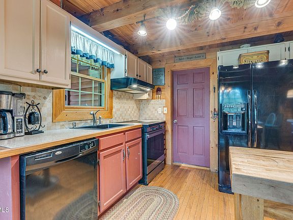 20th image of 147 Britton Ln