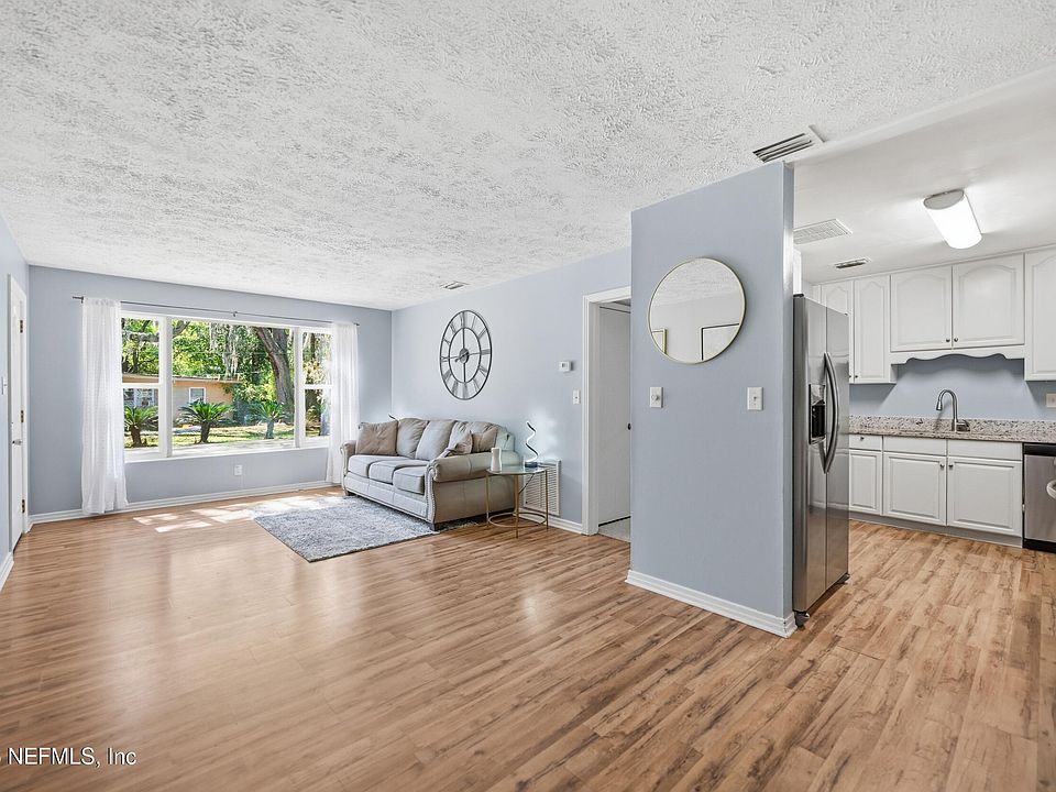 1st image of 1932 DELRAY Avenue