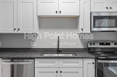2 bed, 1.5 bath, 950 sqft, $1,225 — Photo 2