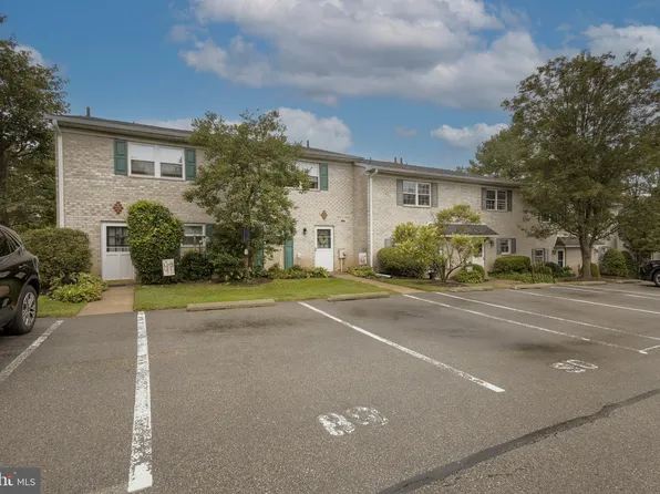 90 Hampstead Dr #90, Ambler, PA 19002