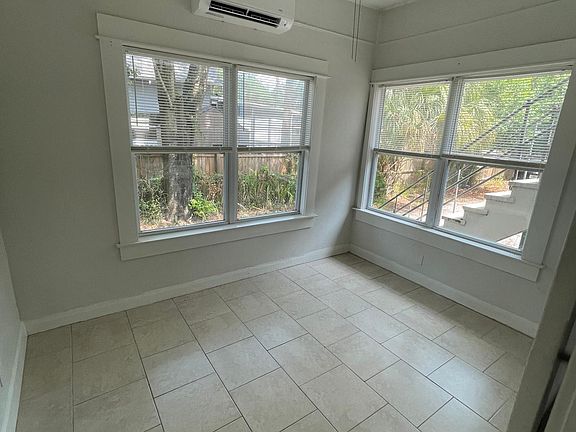 5th image of 416 W Amelia Ave APT 1