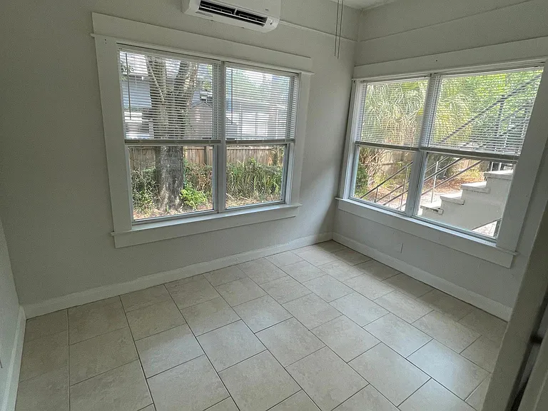 416 W Amelia Ave #1 — Photo 5