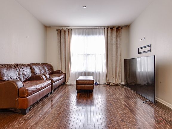 4th image of 312 Wildflower St