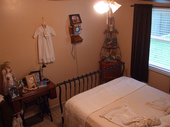2nd image of 4071 Waikiki Dr