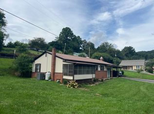 25 Floral Dr, Sylva, NC 28779