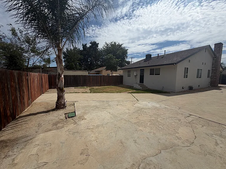11203 Roswell Ave — Photo 24
