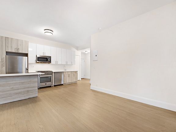 3rd image of 121 Madison Ave APT 2D