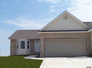 1405 N Mallard Cir, Owosso, MI 48867