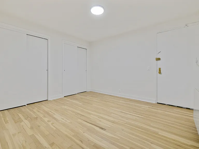 123 E 54th St #7F — Photo 4
