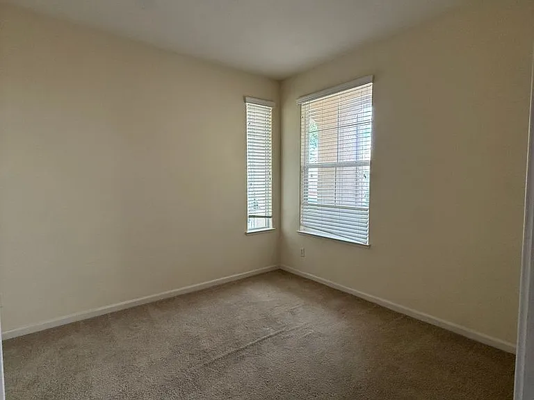 4724 Millner Way — Photo 10