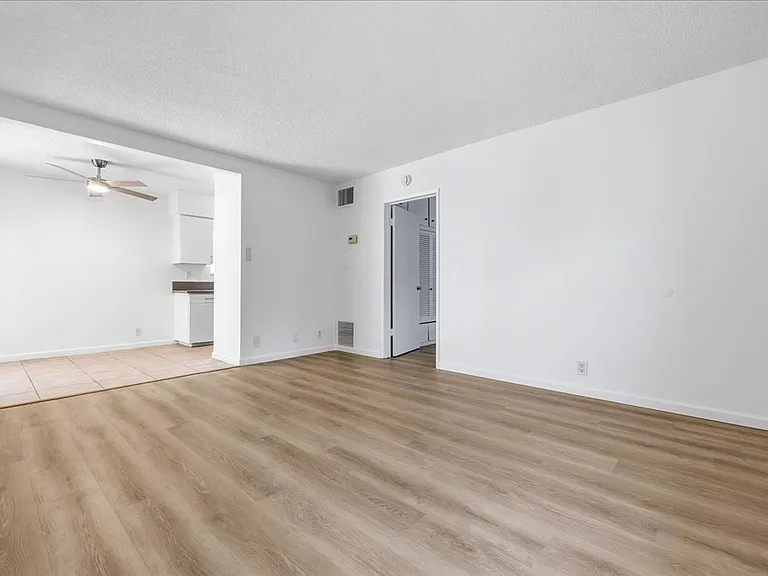 2080 S. Camino Real — Photo 8