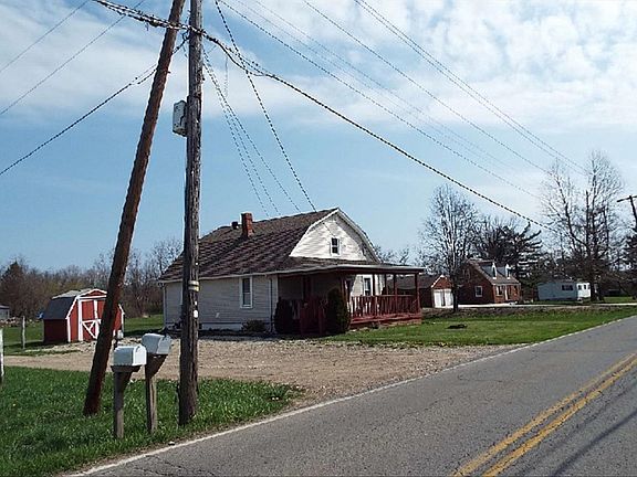 3rd image of 556 Oak St